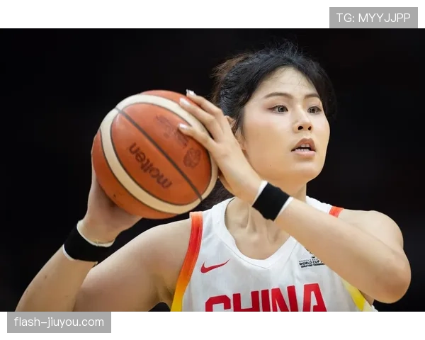 李月汝训练完啃鸡腿那刻，我懂了她为啥能在WNBA抢下篮板
